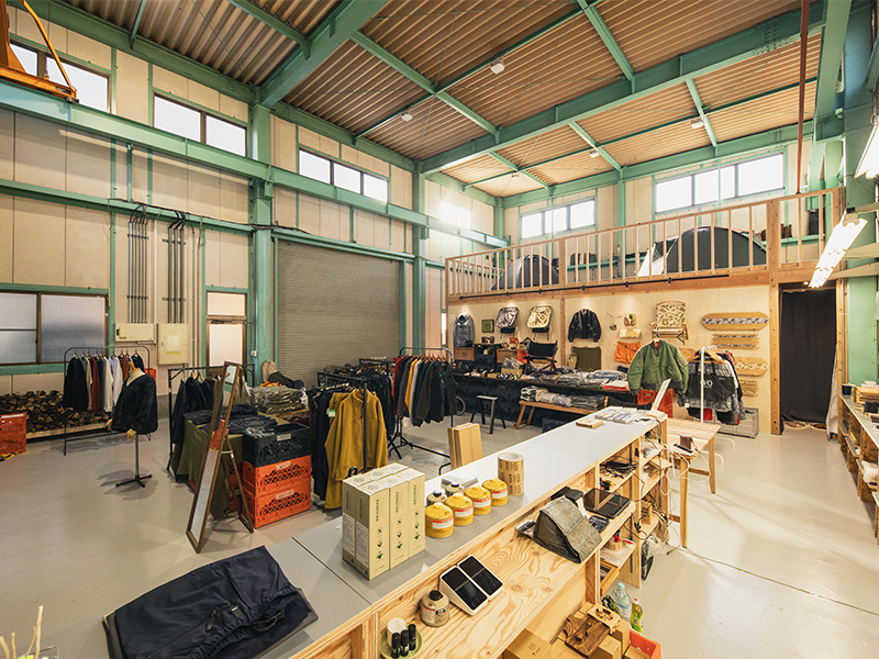 LOG SHOWROOM